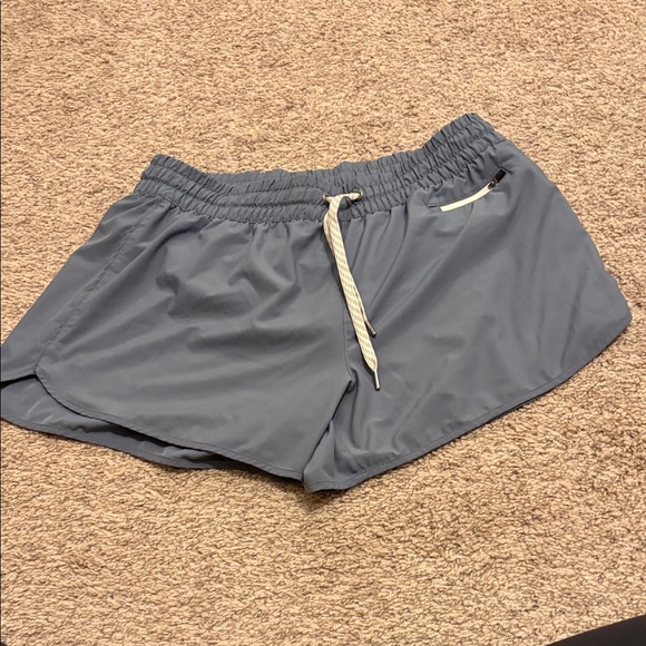 Vuori Pants - Vuori Women's Athletic Shorts in gray